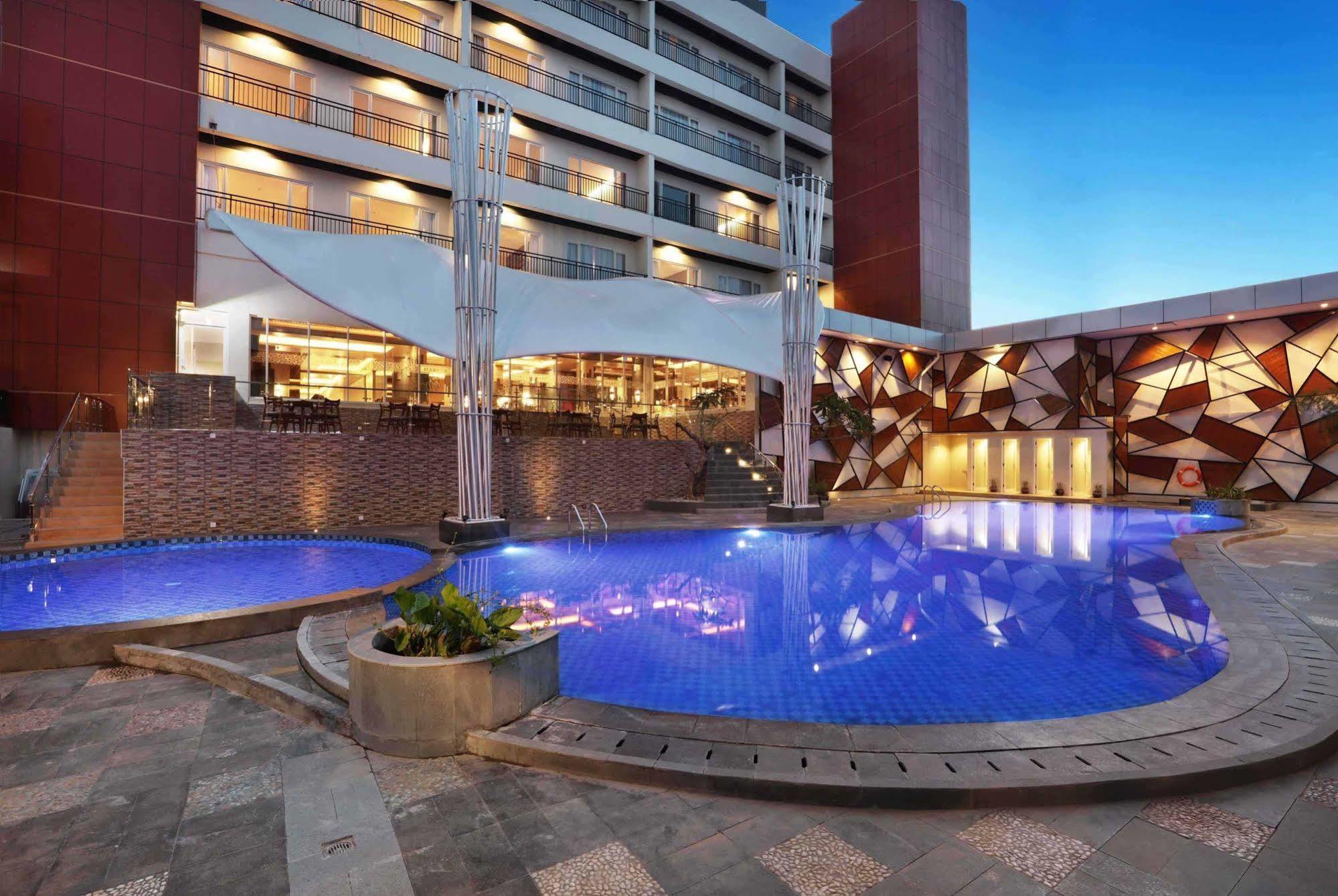 Hotel Harper Perintis By Aston Macasar Exterior foto
